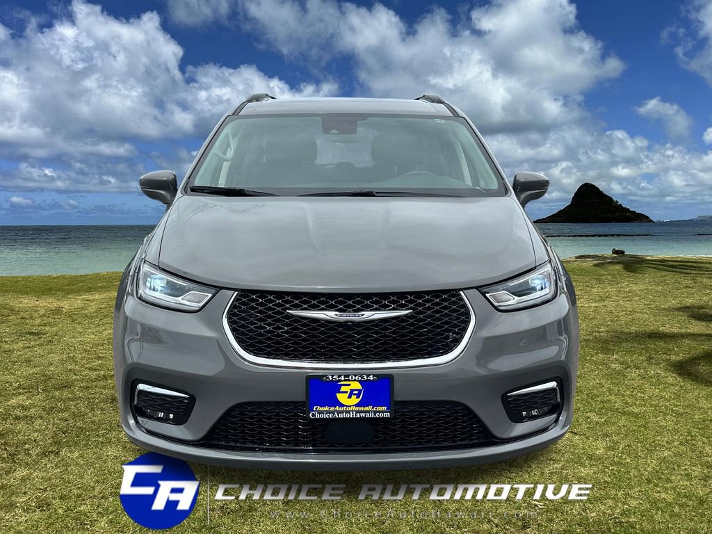 Used 2022 Chrysler Pacifica Touring-L image 11