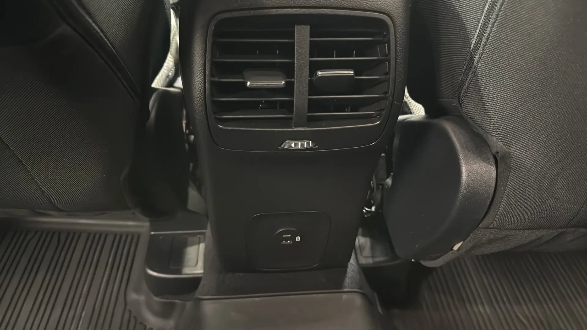 Used 2021 Ford Escape SE w/ Cold Weather Package AWD/4WD image 29