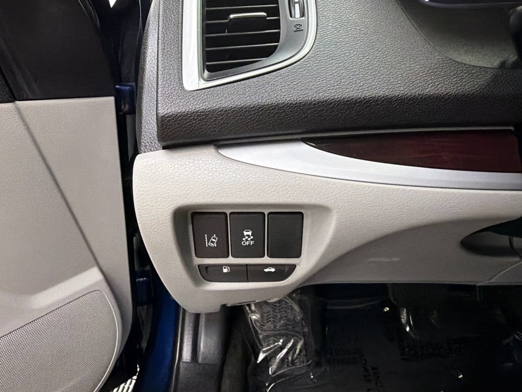 Used 2017 Acura TLX V6 w/ Technology Package FWD image 31