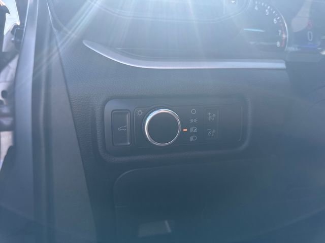Used 2023 Ford Explorer XLT image 25