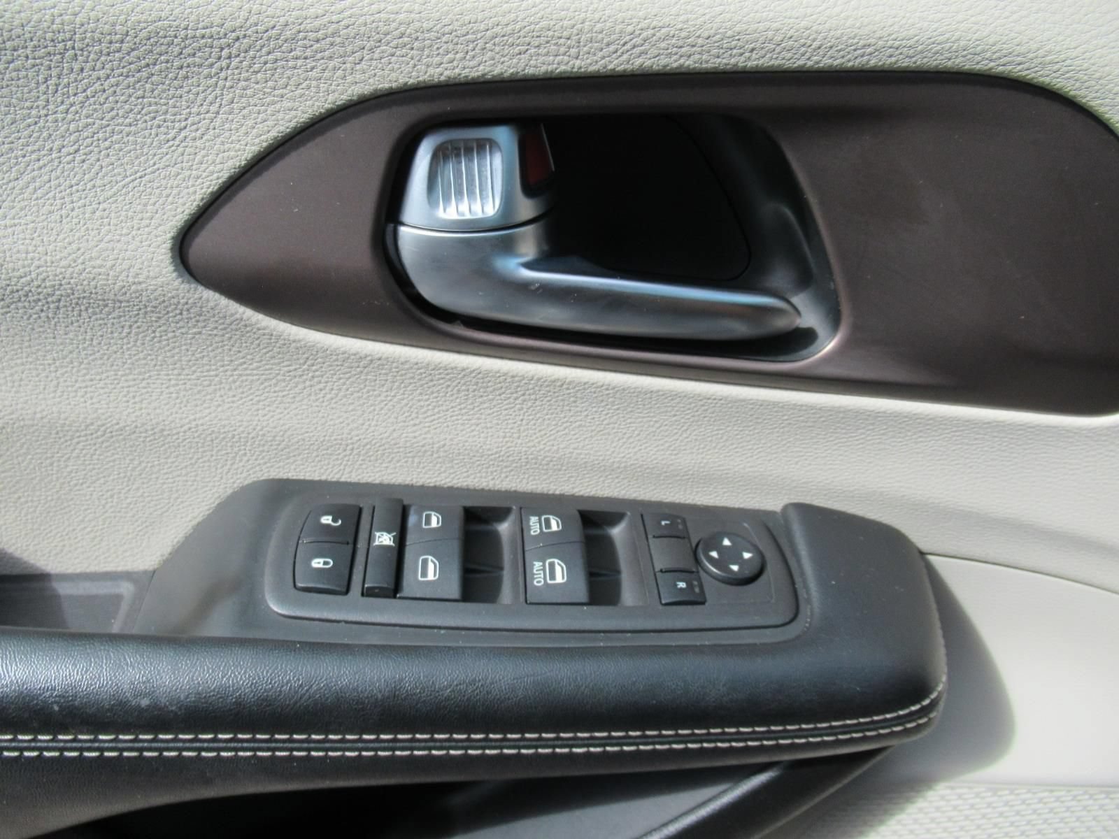 Certified 2022 Chrysler Voyager LX FWD image 19