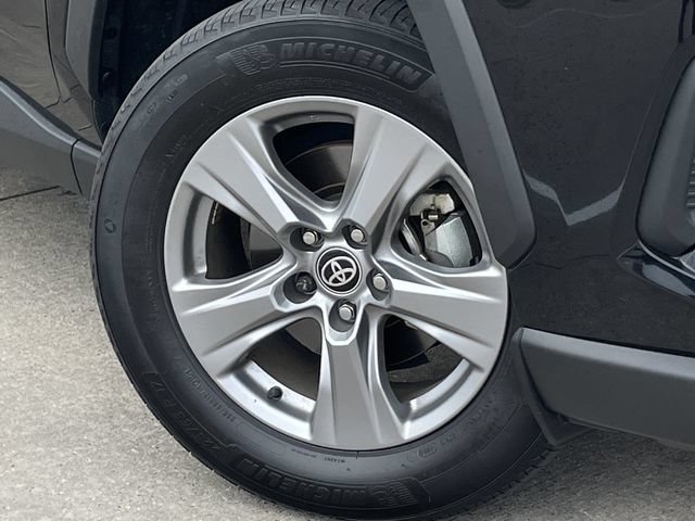 Used 2025 Toyota RAV4 LE AWD/4WD image 9