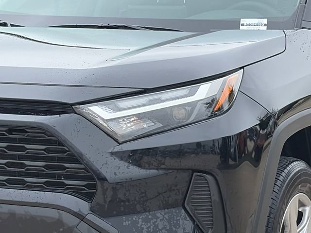 Used 2025 Toyota RAV4 LE AWD/4WD image 4