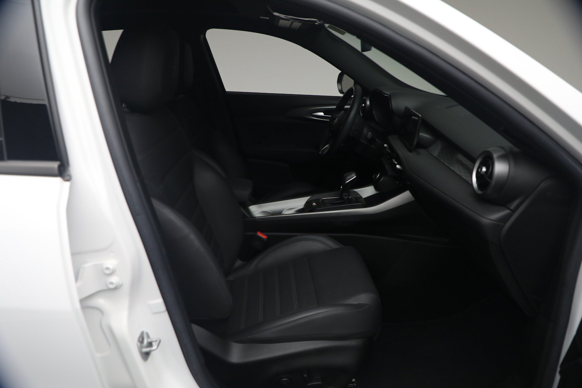 Used 2024 Alfa Romeo Tonale Ti w/ Premium Interior Package AWD/4WD image 16
