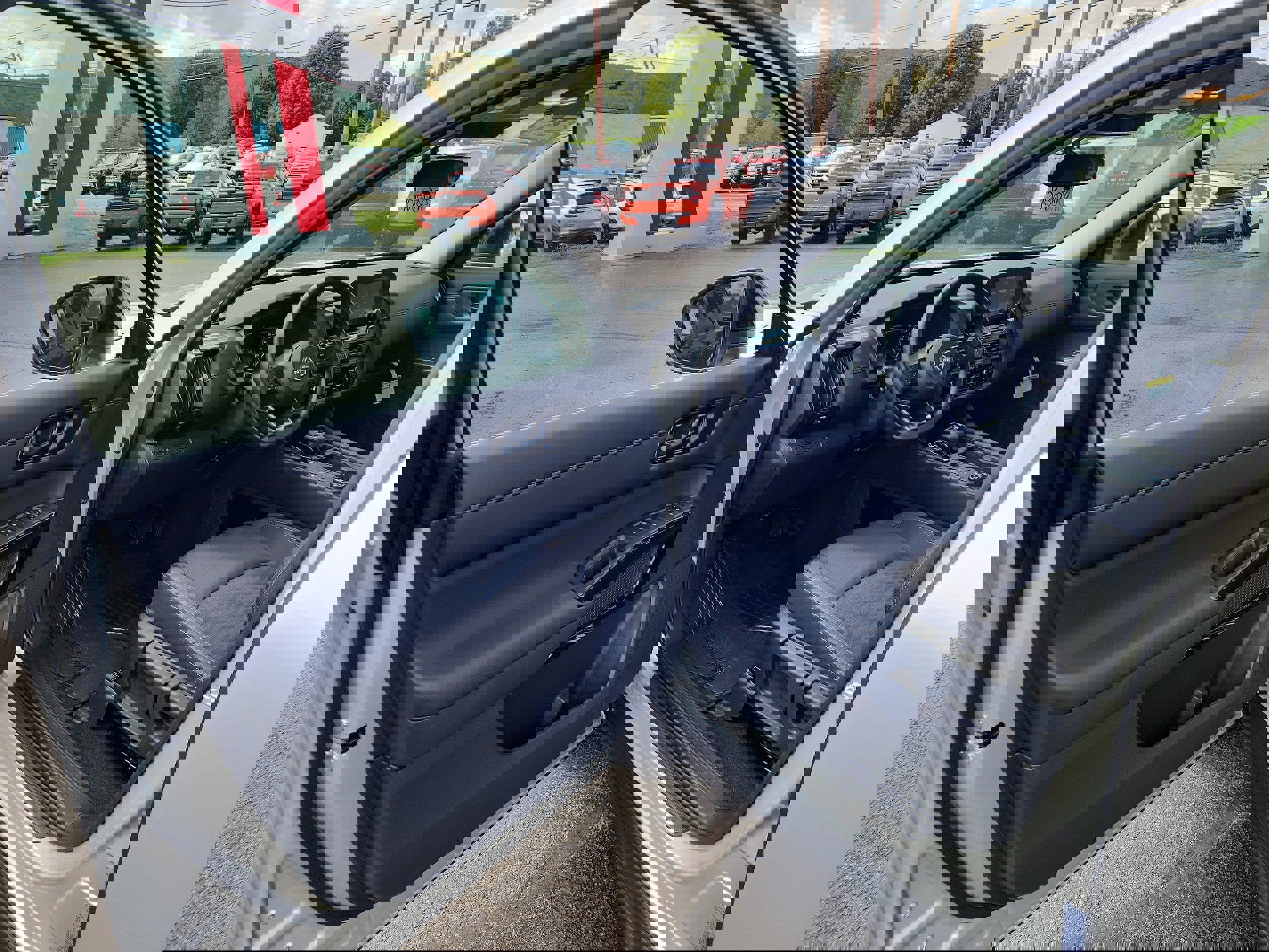 New 2025 Nissan Pathfinder S image 10