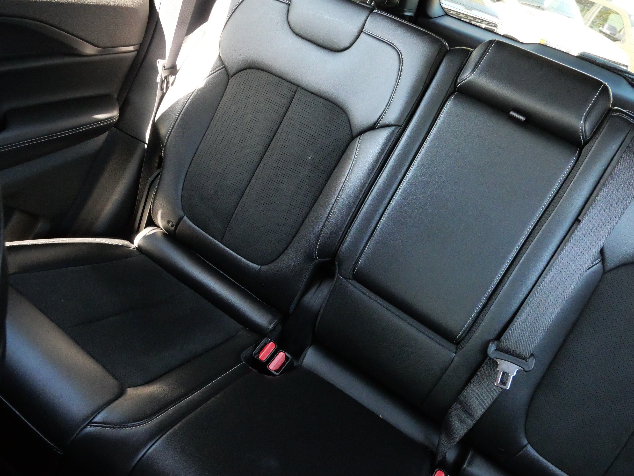 Used 2025 Jeep Grand Cherokee Altitude AWD/4WD image 12