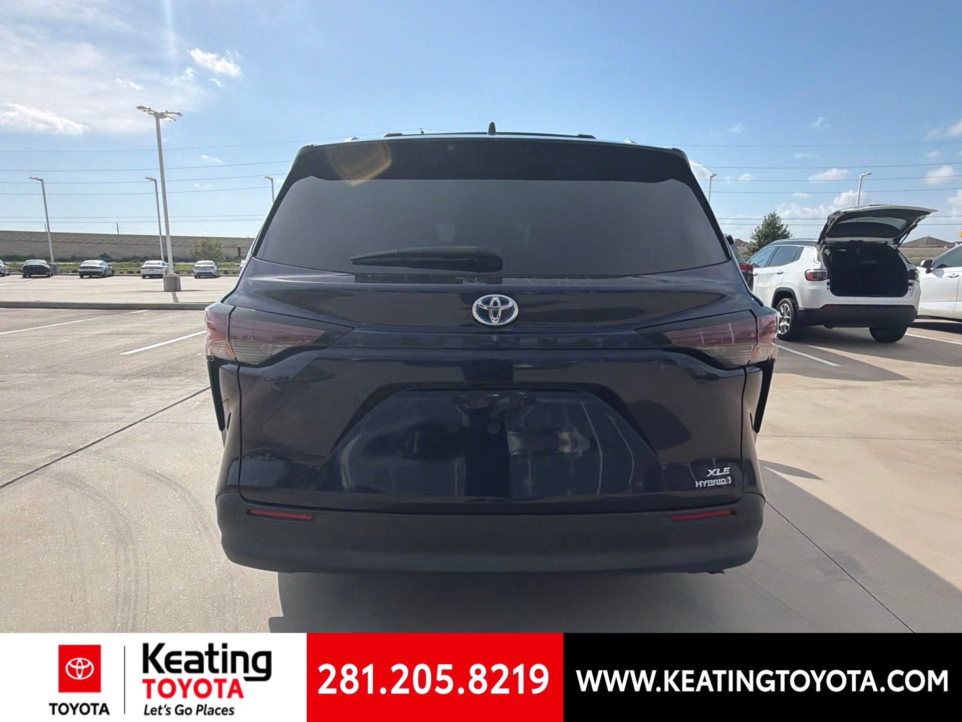 Used 2024 Toyota Sienna XLE FWD image 4