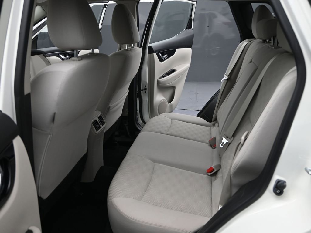 Used 2018 Nissan Rogue Sport SV image 16