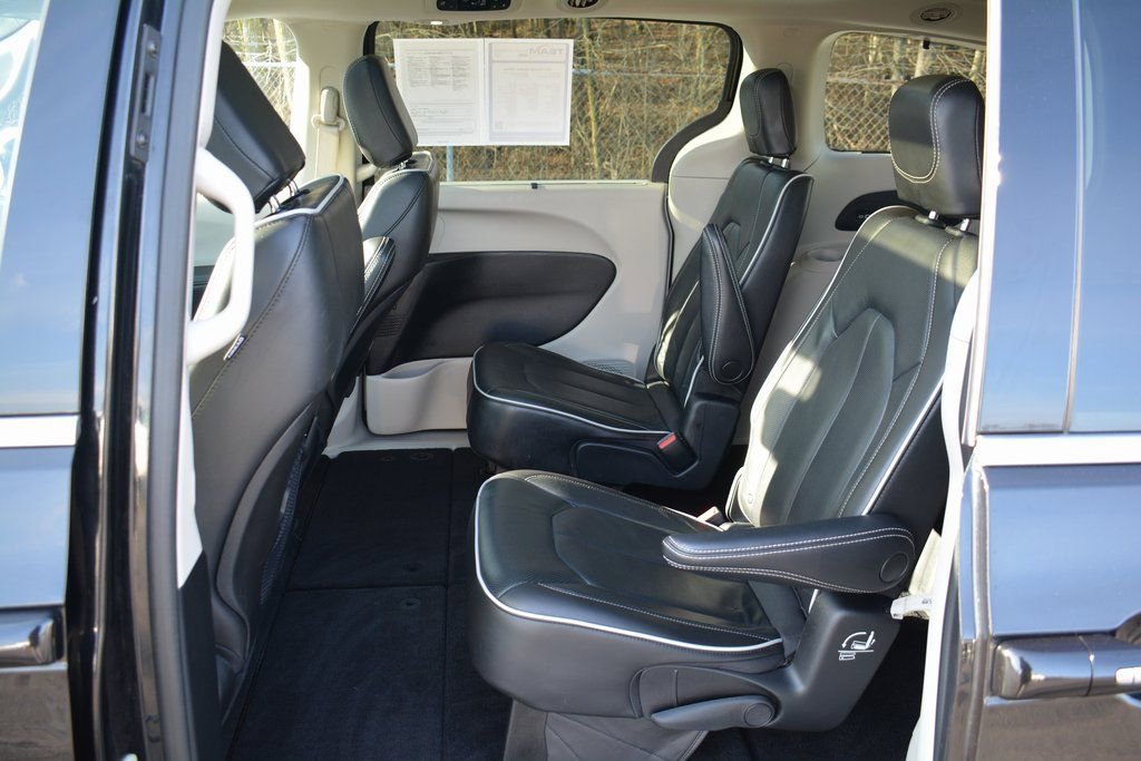 Used 2022 Chrysler Pacifica Limited image 21