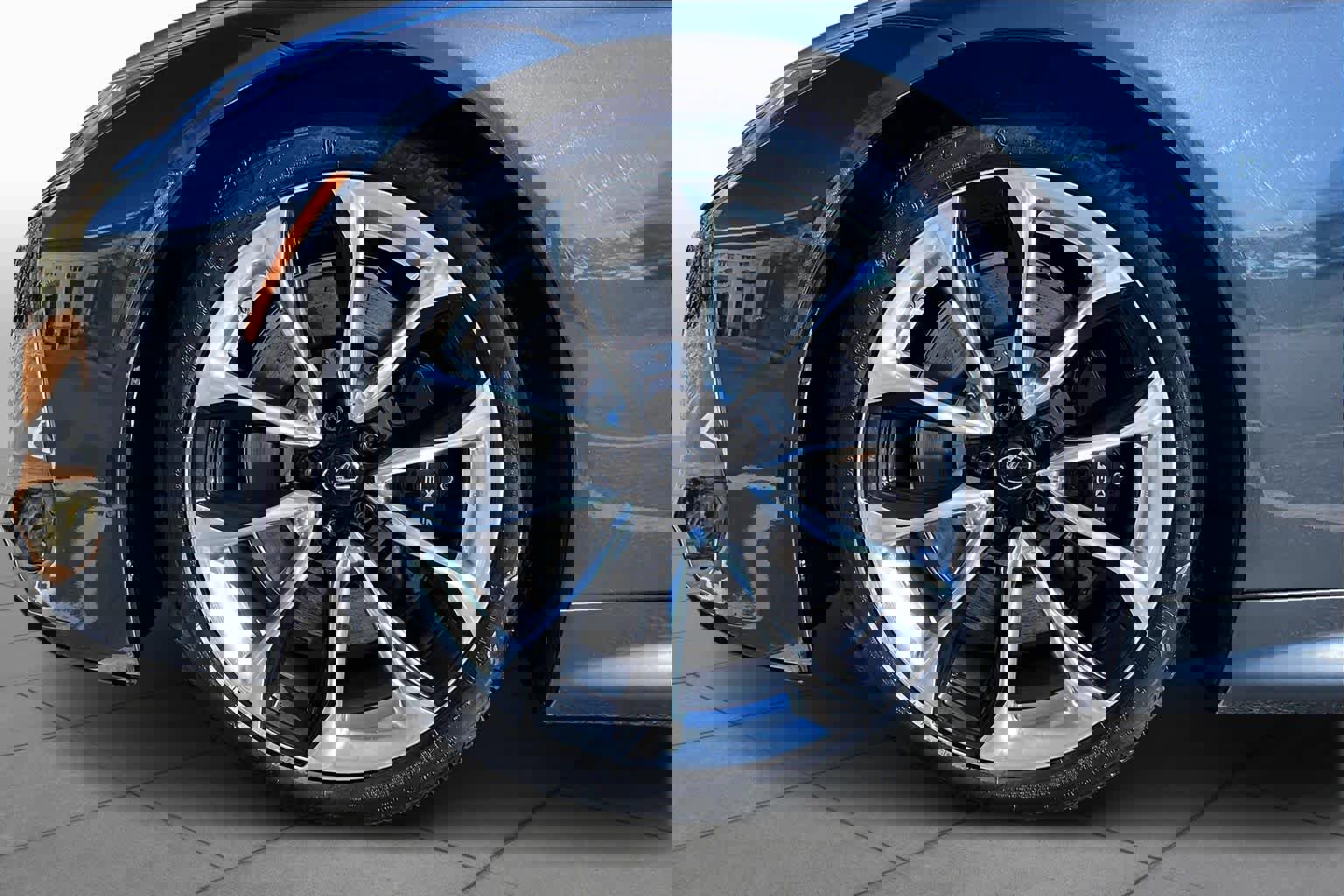 Used 2018 Lexus LC 500 Coupe w/ Sport Package image 10