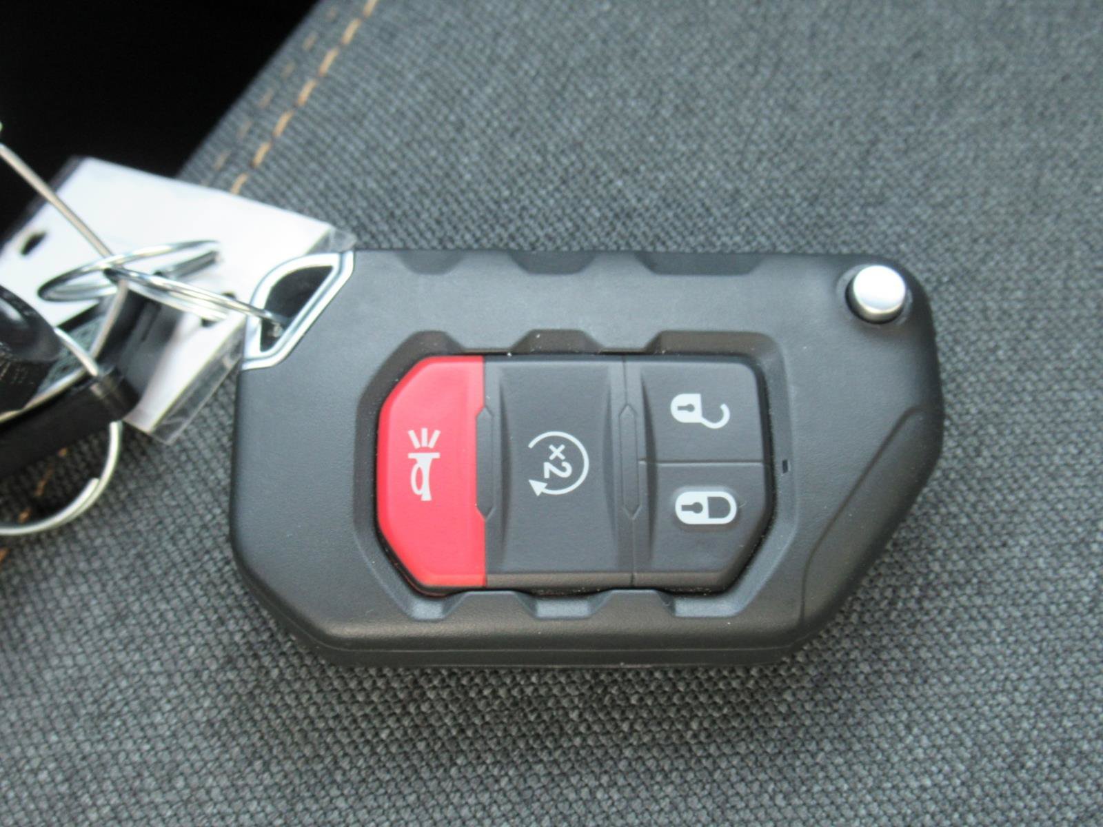 Used 2025 Jeep Wrangler Unlimited Sahara AWD/4WD image 29