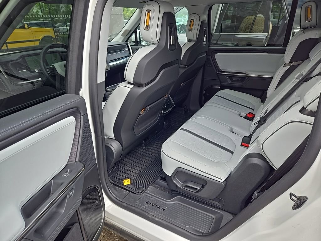 Used 2025 Rivian R1S Adventure AWD/4WD image 16