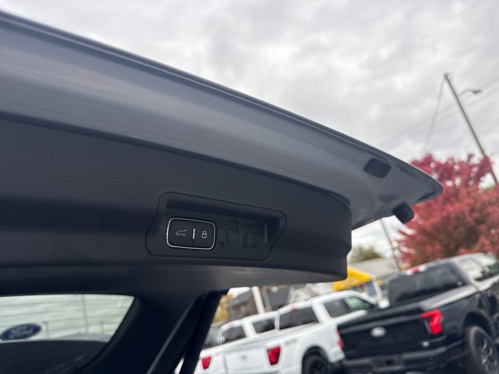 Used 2023 Ford Explorer XLT w/ Equipment Group 202A image 13