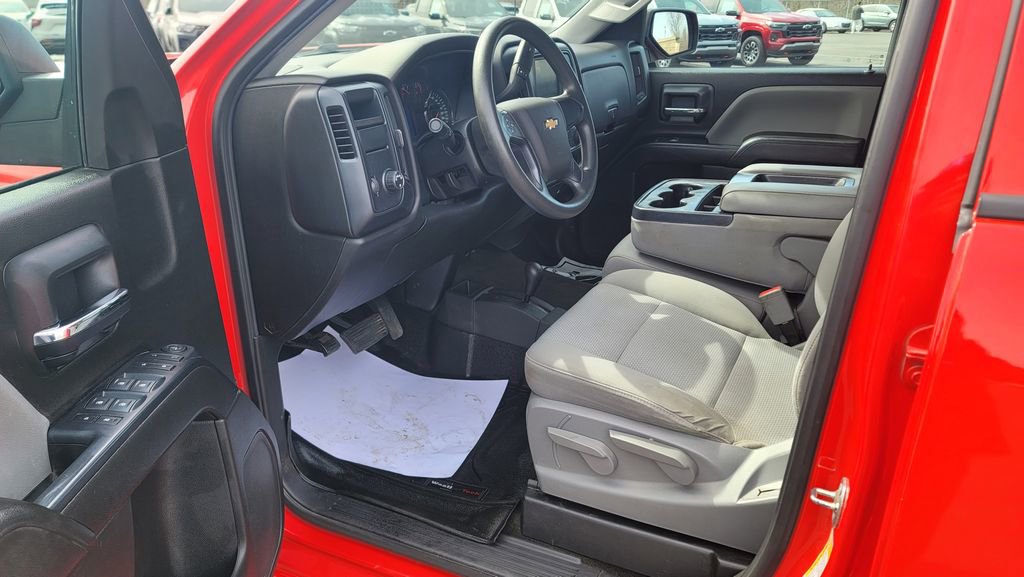 Used 2018 Chevrolet Silverado 1500 Custom w/ Custom Convenience Package image 18