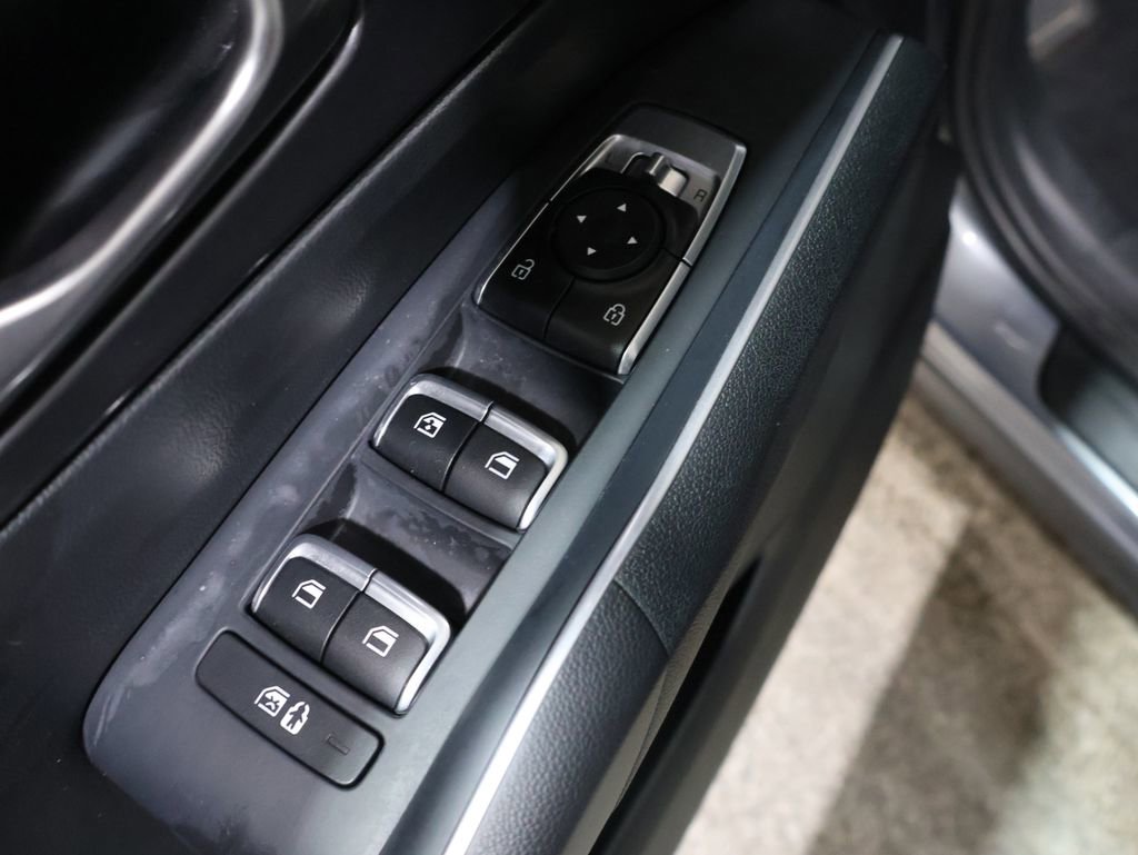 Used 2024 Kia Sorento S image 13