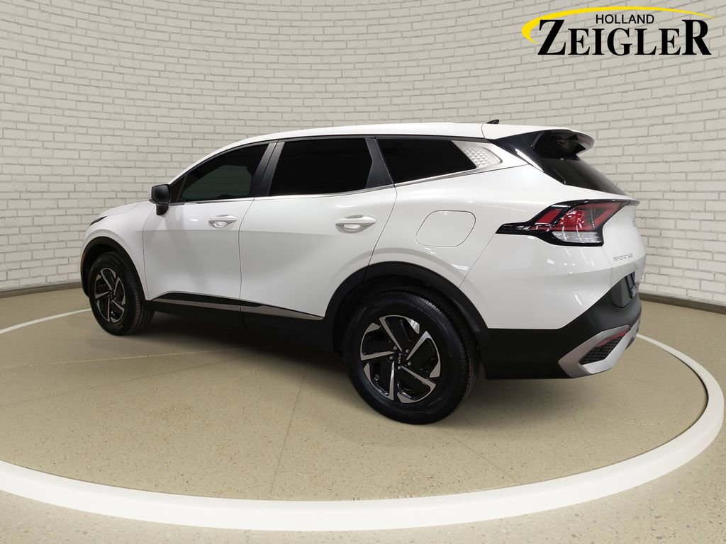 Used 2023 Kia Sportage LX image 7