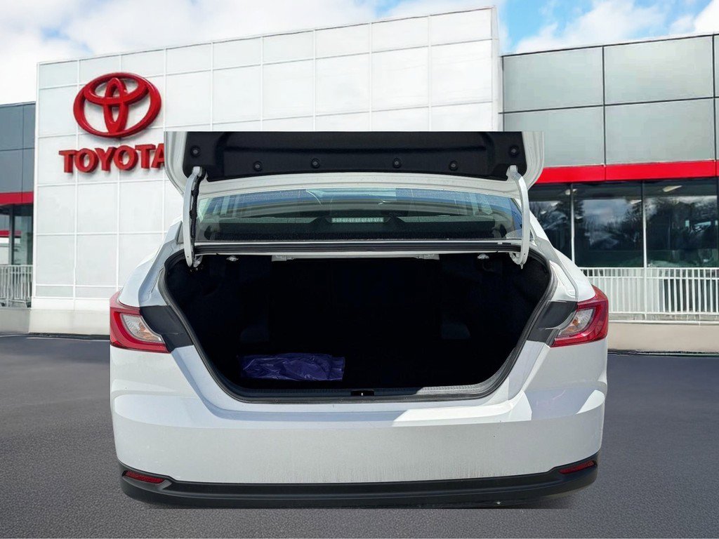 Used 2025 Toyota Camry LE image 9