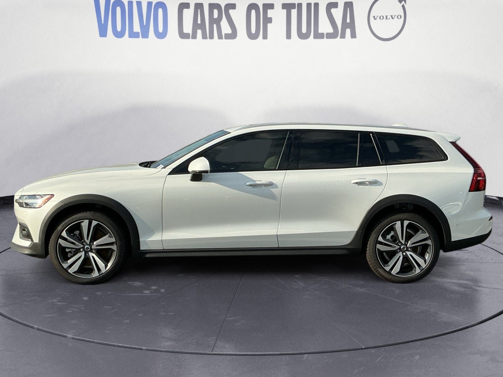 New 2026 Volvo V60 B5 Cross Country Plus w/ Protection Package Premier AWD/4WD image 2
