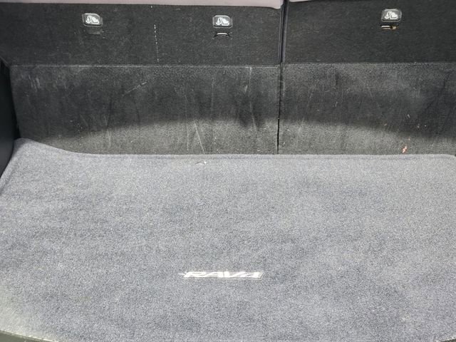 Used 2013 Toyota RAV4 LE image 19