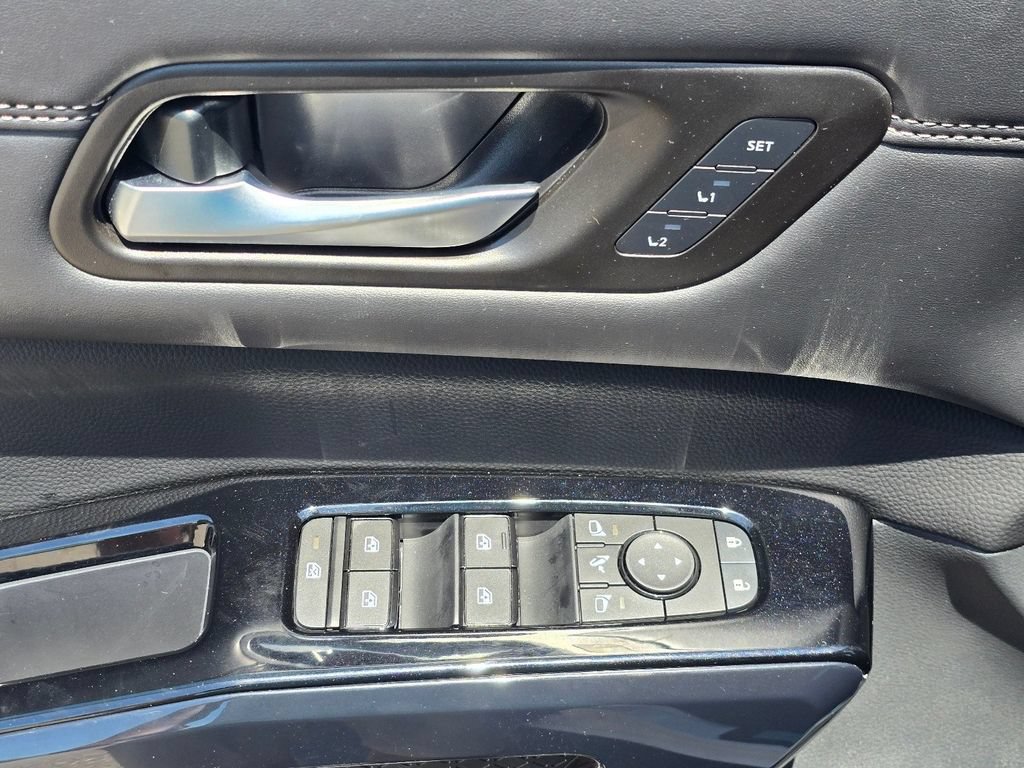 Used 2026 Nissan Pathfinder Platinum w/ Cargo Package FWD image 22
