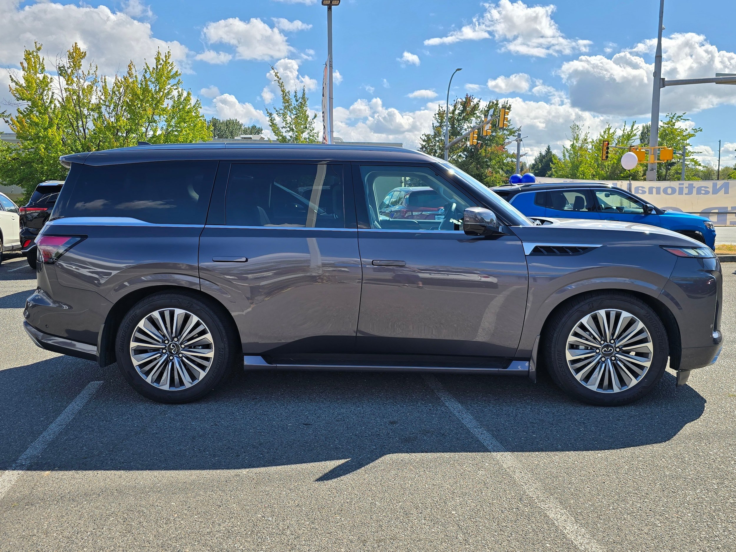 Used 2025 INFINITI QX80 Luxe AWD/4WD image 6