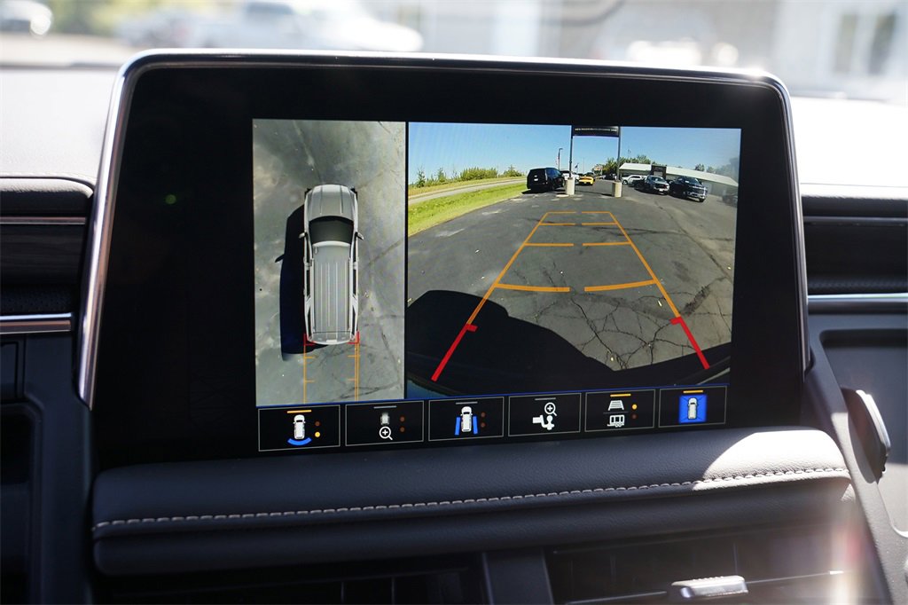 Used 2023 GMC Yukon XL SLT w/ SLT Luxury Package image 29