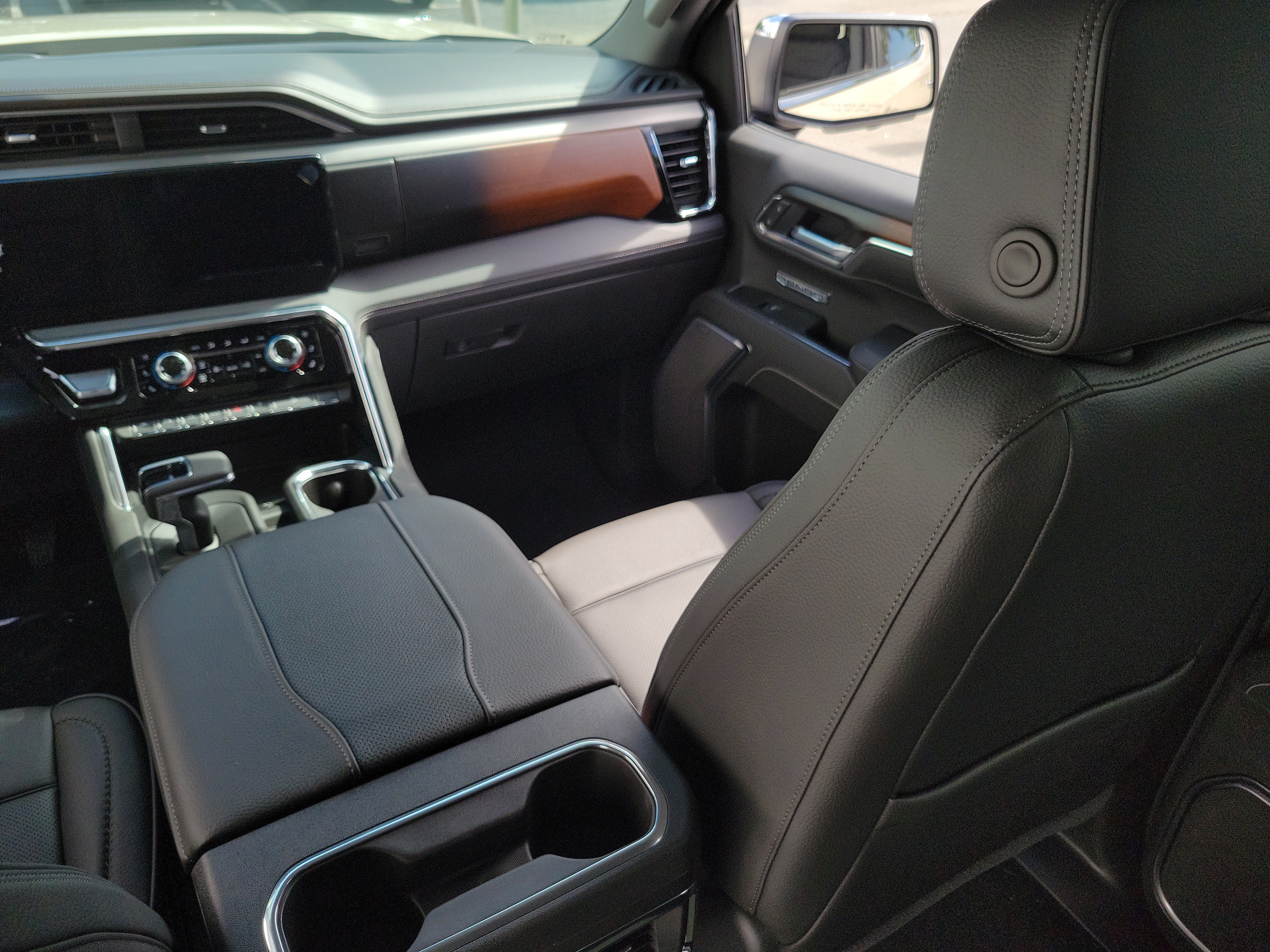 New 2026 GMC Sierra 1500 Denali w/ Technology Package AWD/4WD image 17