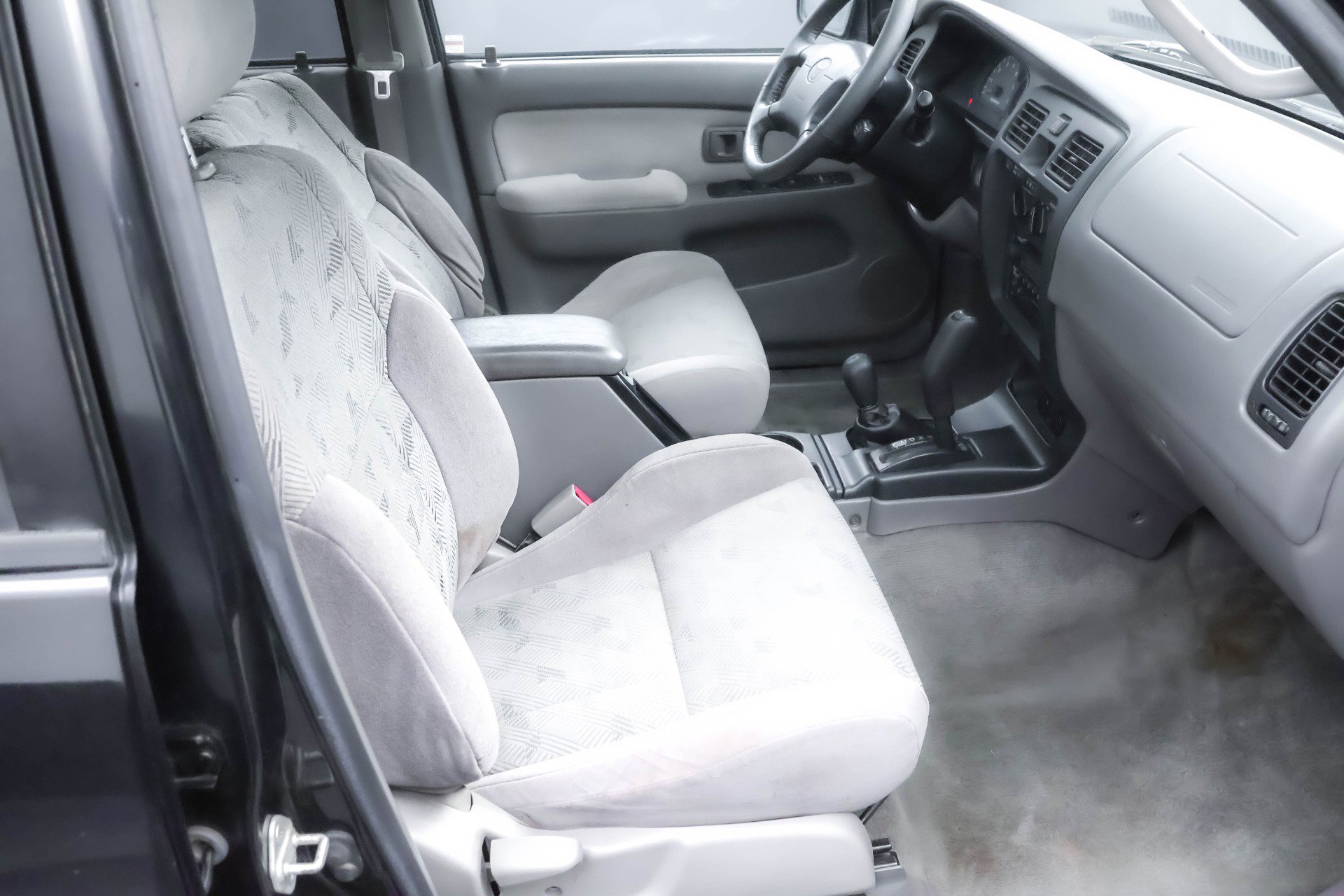 Used 2001 Toyota 4Runner SR5 image 7