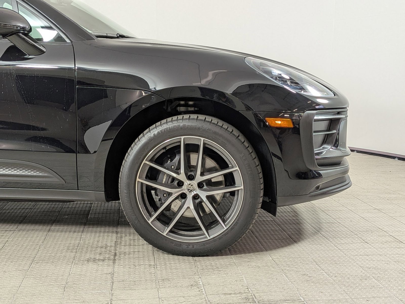 Certified 2025 Porsche Macan Turbo AWD/4WD image 11