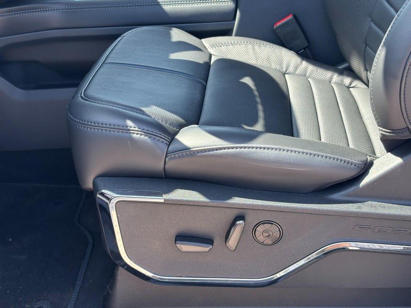 New 2026 Ford F250 Platinum AWD/4WD image 16