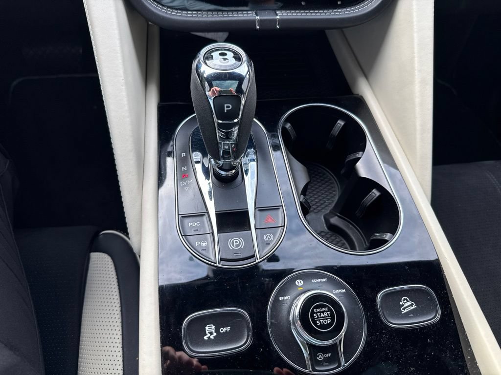 Used 2022 Bentley Bentayga AWD/4WD image 27