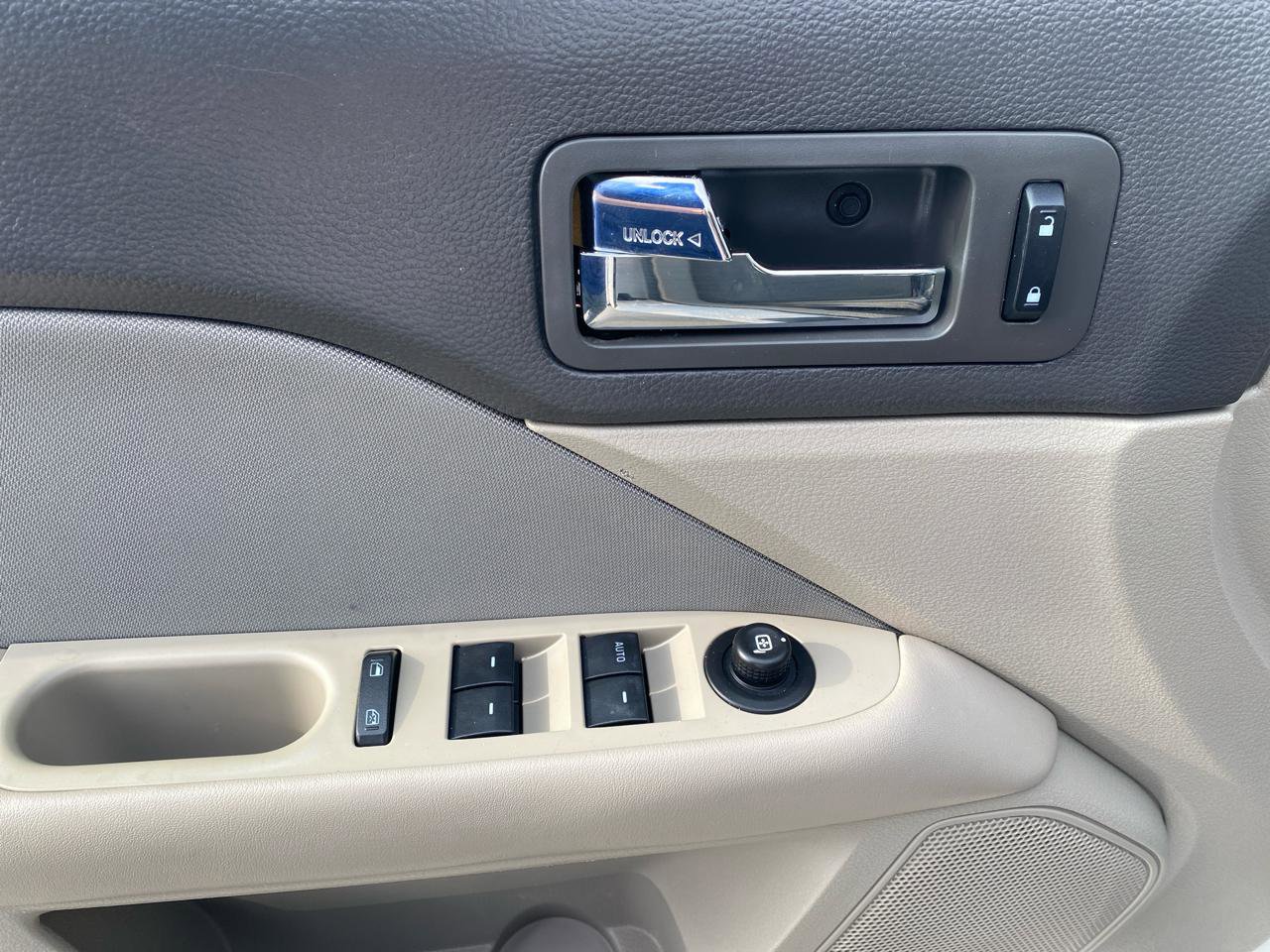 Used 2012 Ford Fusion SE FWD image 16