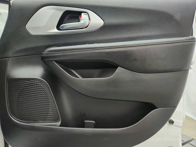 Used 2018 Chrysler Pacifica Touring Plus w/ S Appearance Package FWD image 28