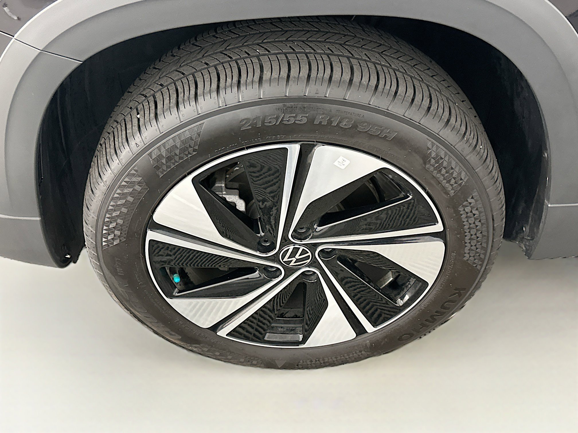 Used 2024 Volkswagen Taos SE w/ Panoramic Sunroof Package image 11