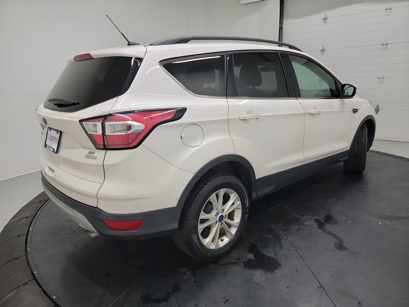Used 2017 Ford Escape SE w/ Equipment Group 201A image 9