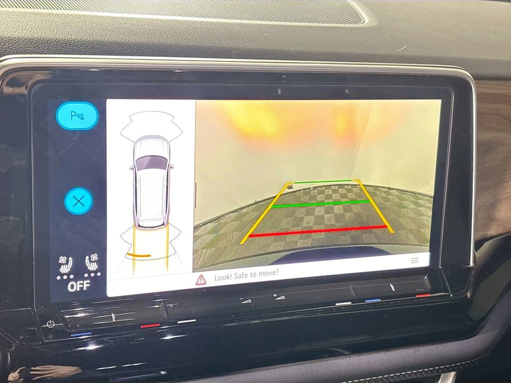 Used 2024 Volkswagen Atlas SE image 16