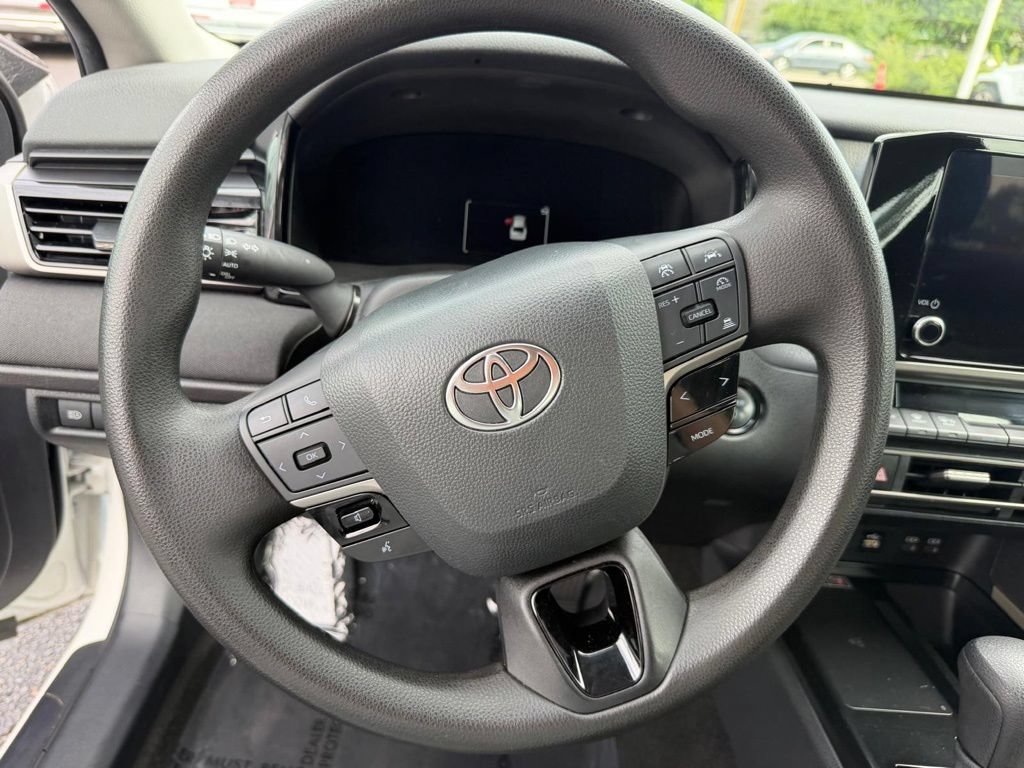 Used 2025 Toyota Camry LE FWD image 27