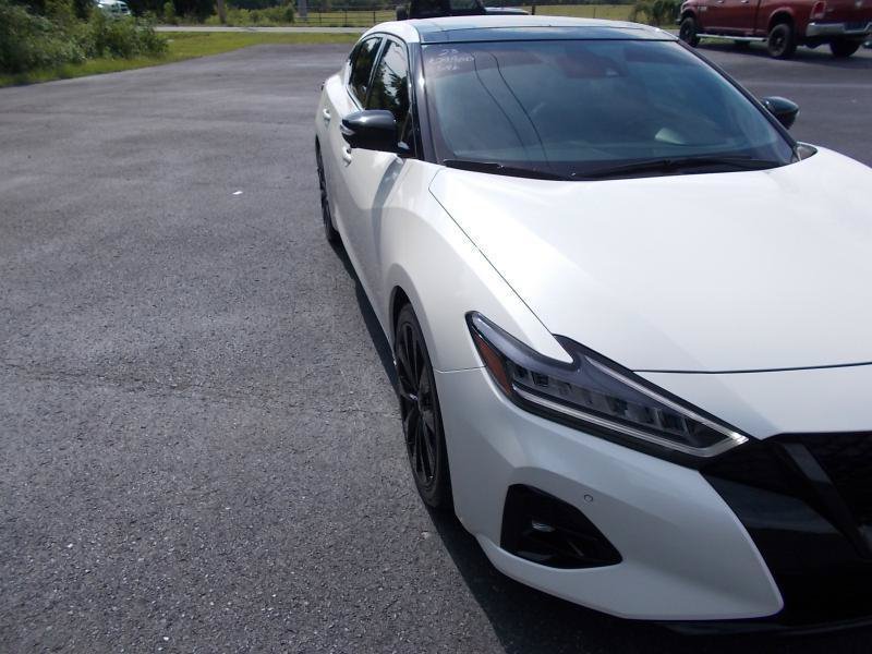 Used 2023 Nissan Maxima SR w/ Sport Mat Group FWD image 10