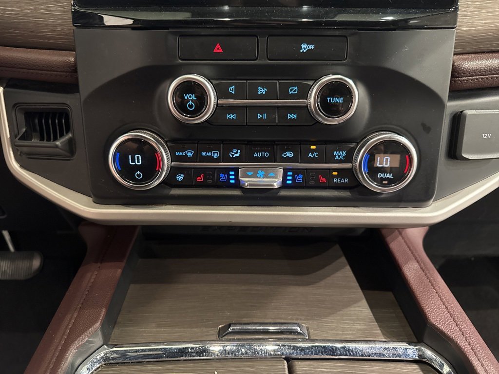 Used 2023 Ford Expedition Max Limited image 13
