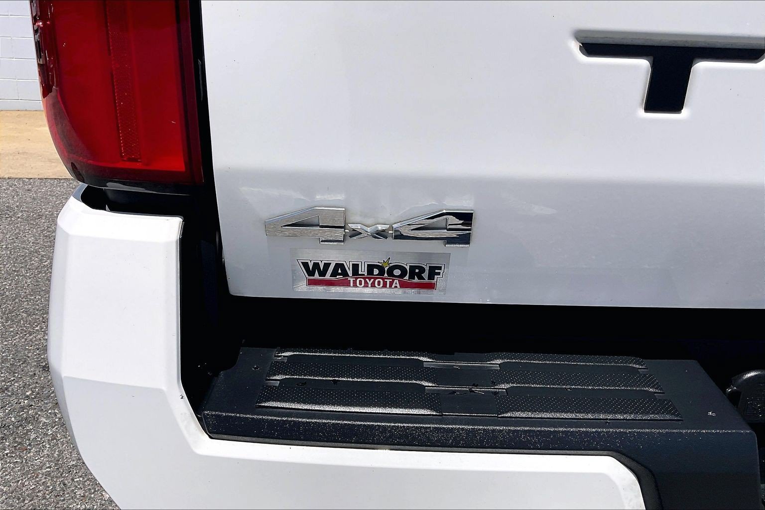 Used 2024 Toyota Tacoma SR5 AWD/4WD image 10