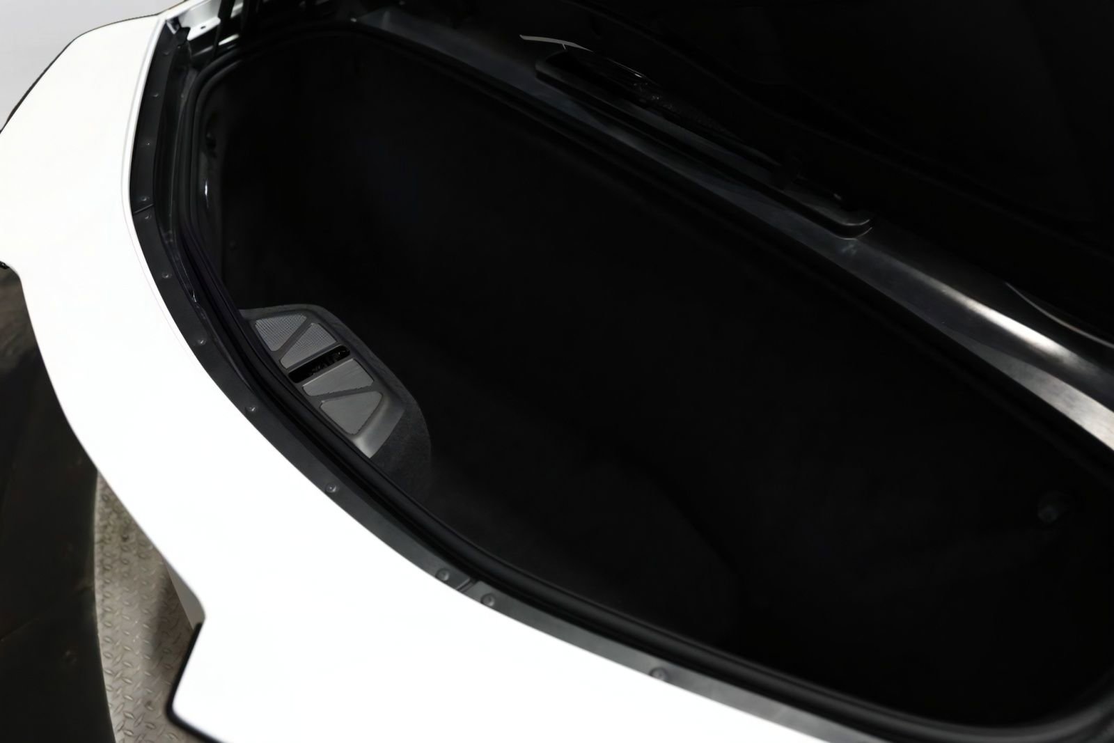 Used 2025 Chevrolet Corvette Z06 RWD image 18