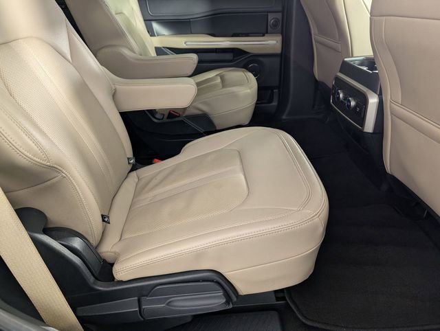 Used 2024 Ford Expedition Limited image 34