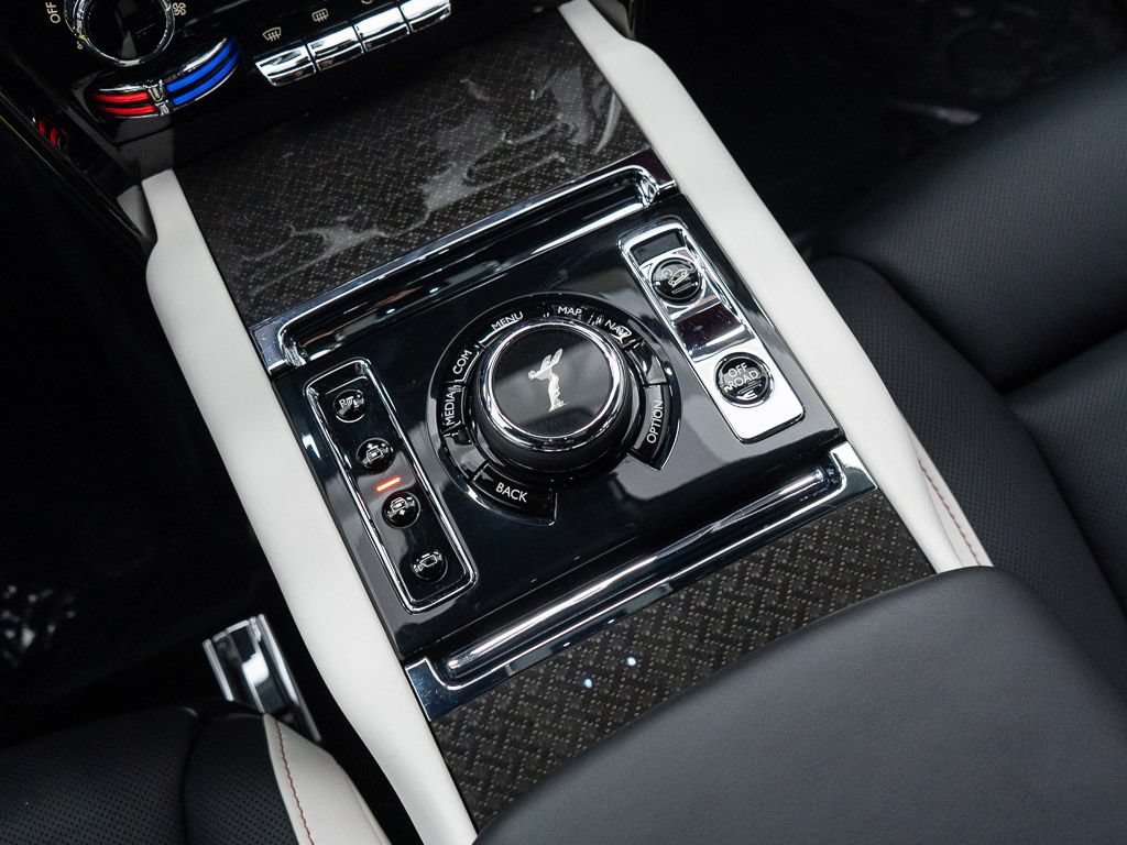 Certified 2023 Rolls-Royce Cullinan Black Badge w/ Driver's Package AWD/4WD image 40