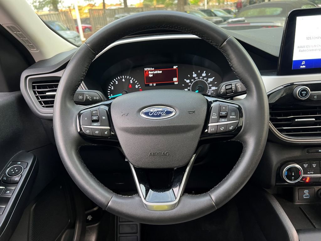 Used 2022 Ford Escape SE w/ SE Sport Appearance Package image 20