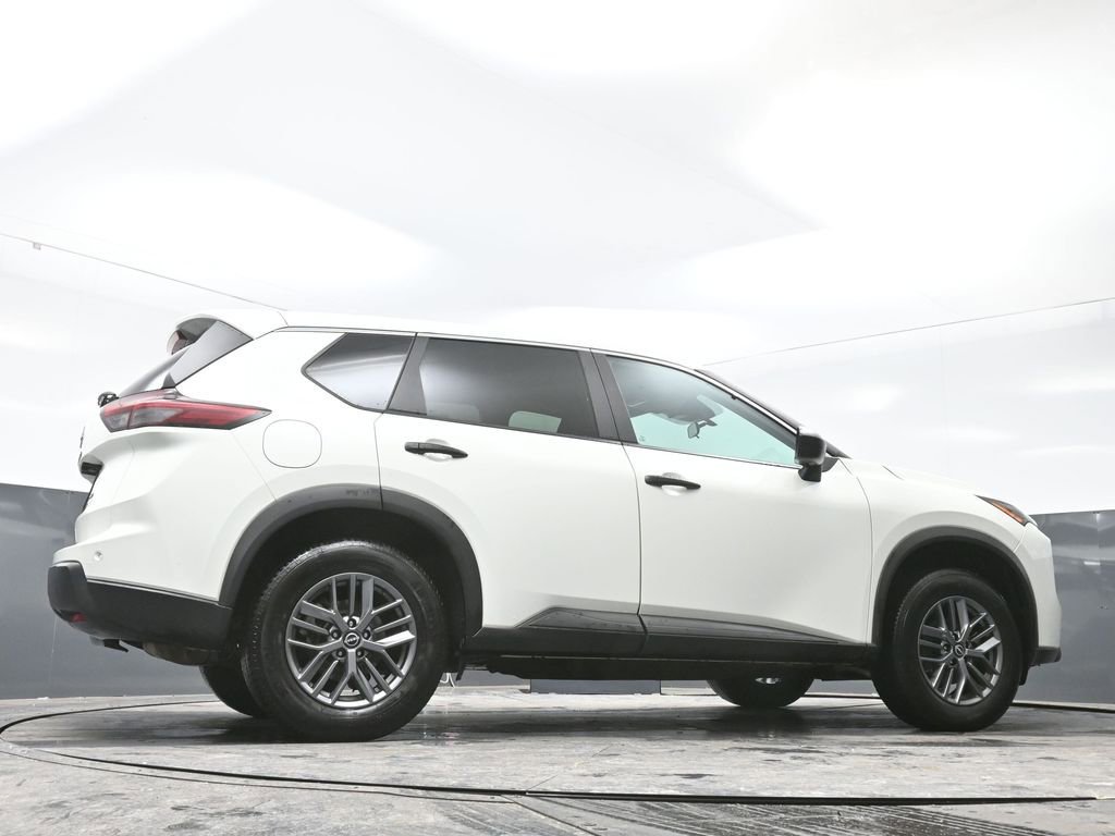 Used 2024 Nissan Rogue S image 46