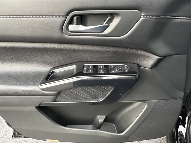 Used 2022 Nissan Pathfinder SV image 19