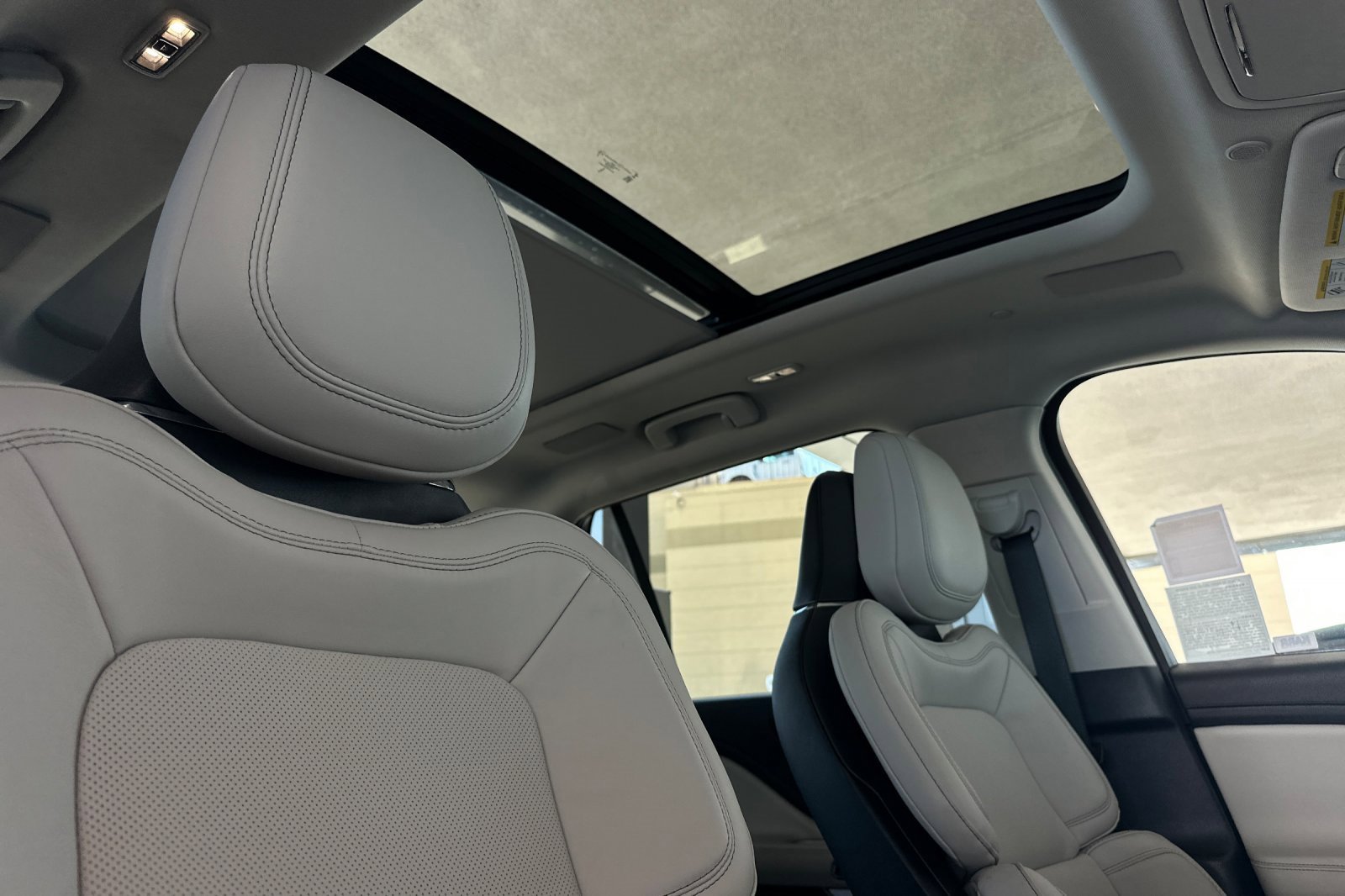 New 2025 Lincoln Aviator Reserve w/ Luxury Package image 17