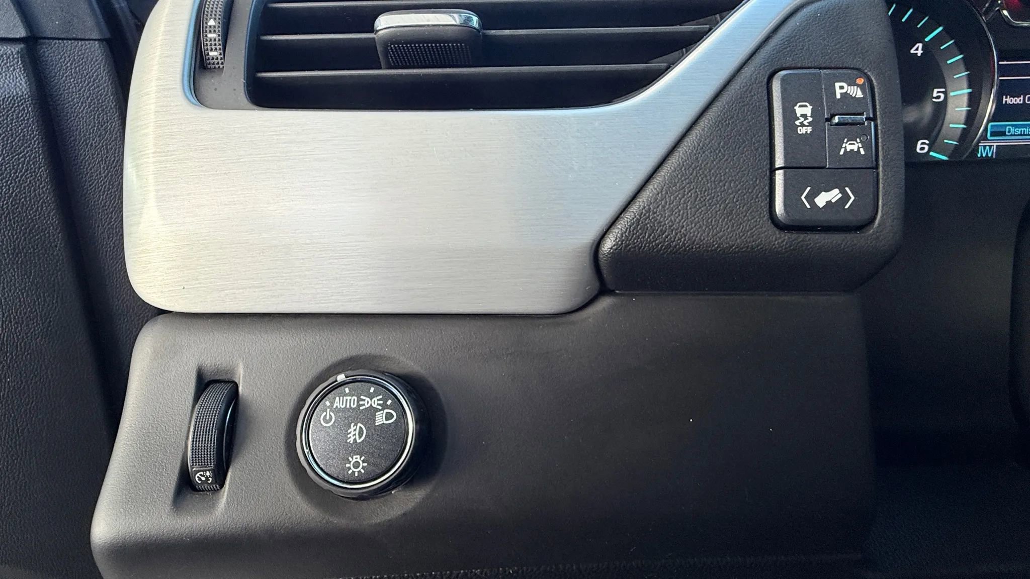 Used 2018 GMC Yukon SLE w/ Convenience Package image 20