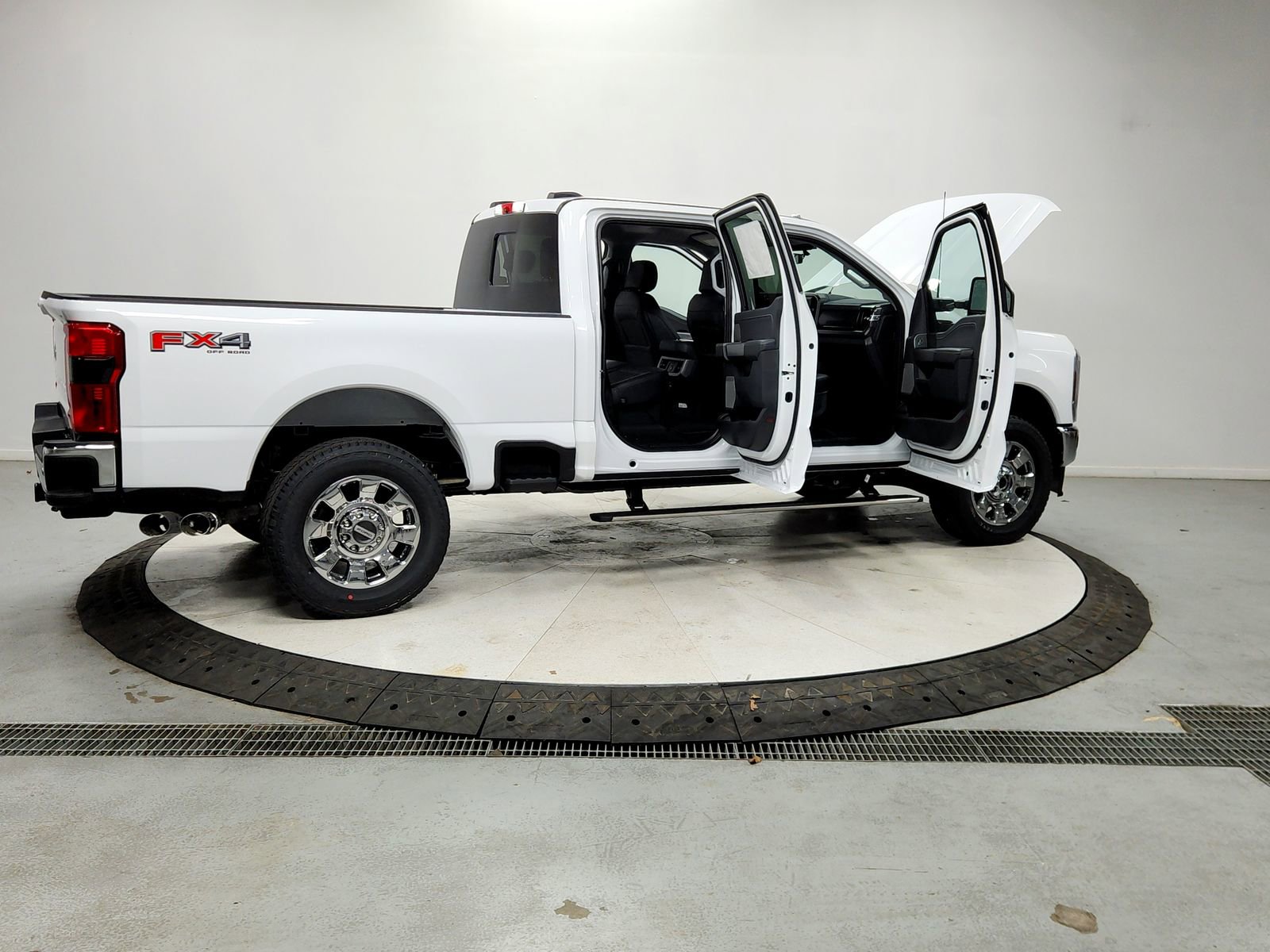 New 2026 Ford F250 Lariat w/ Chrome Package image 16