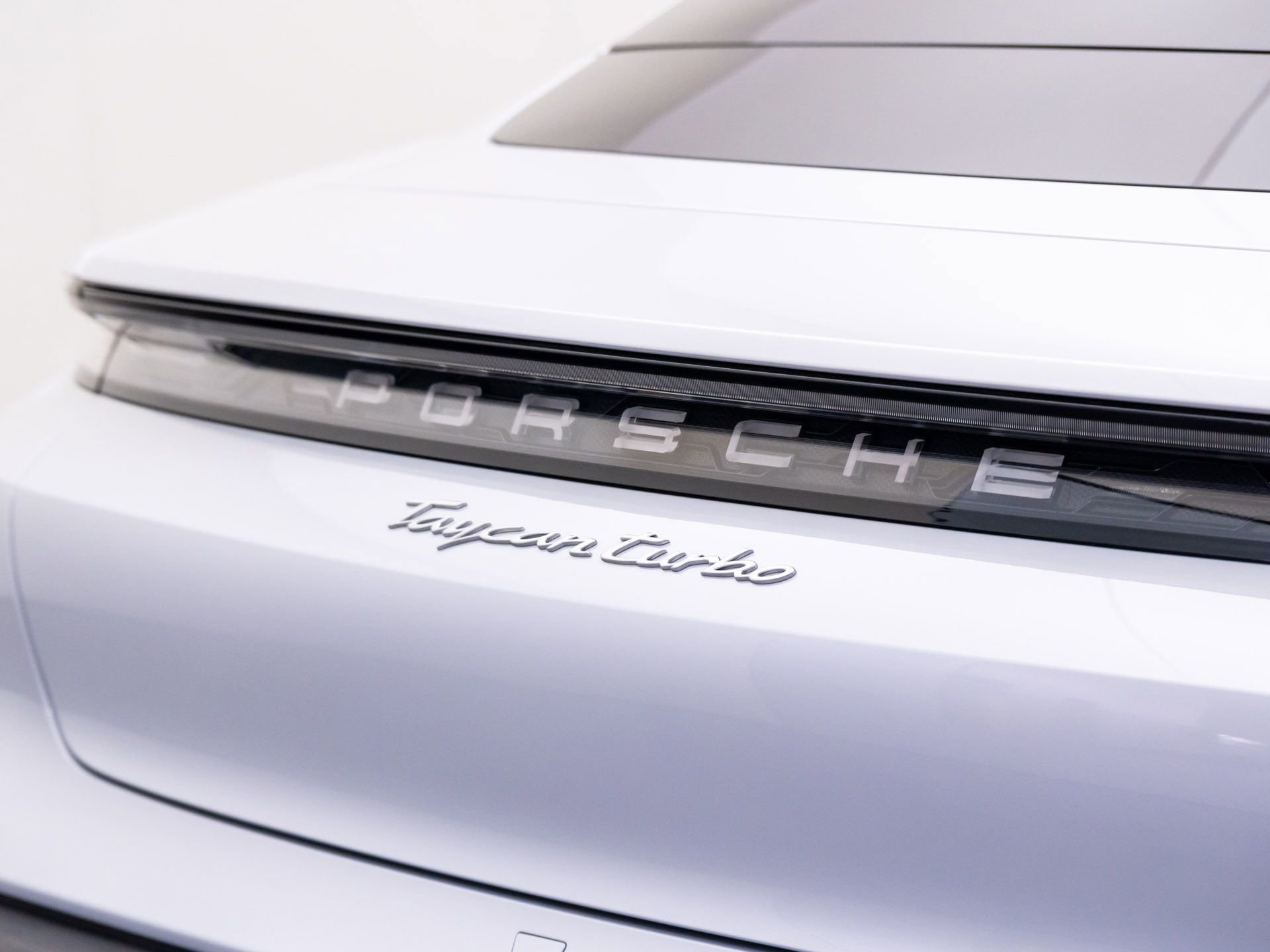 Certified 2022 Porsche Taycan Turbo w/ Premium Package image 35